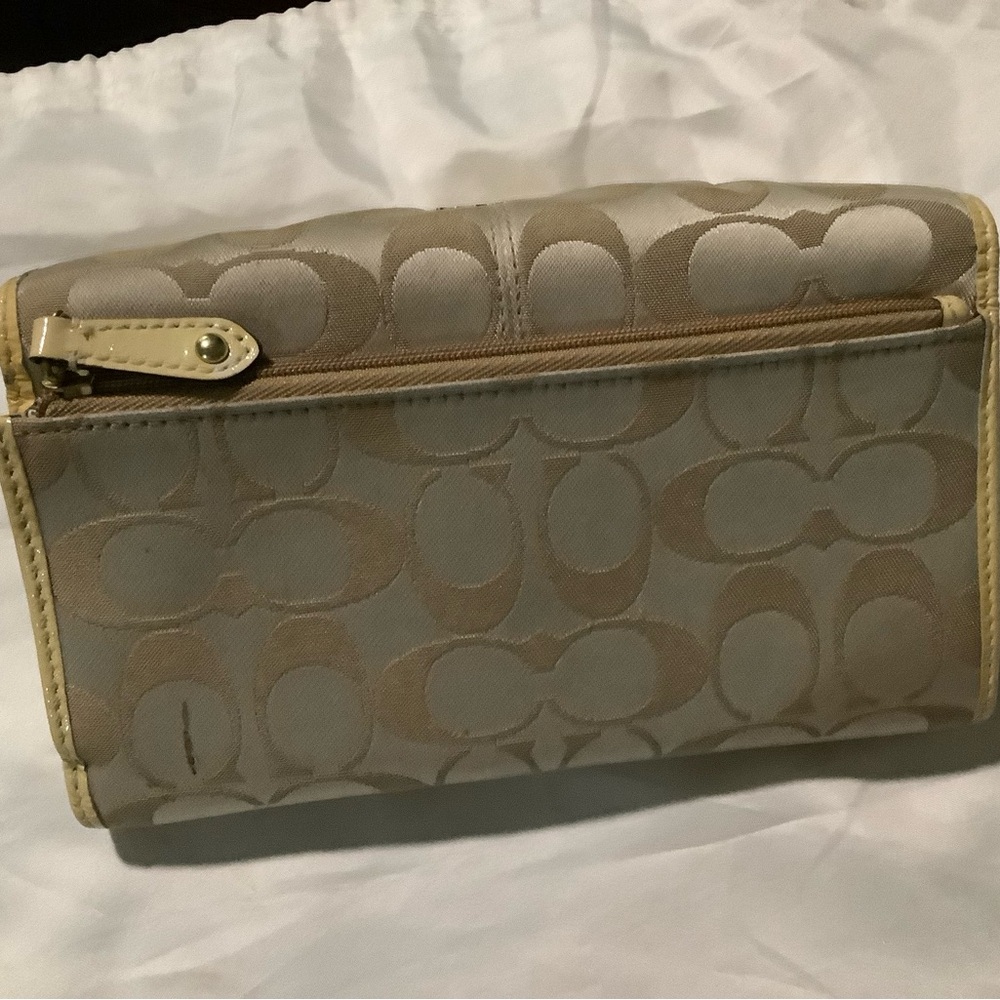 Coach Tan and Cream Signature Wallet - Picture 3 of 3